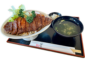 伊賀肉ステーキ丼　3,560円